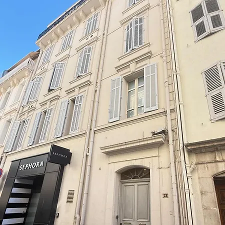 1-bedroom In The Center Of Cannes